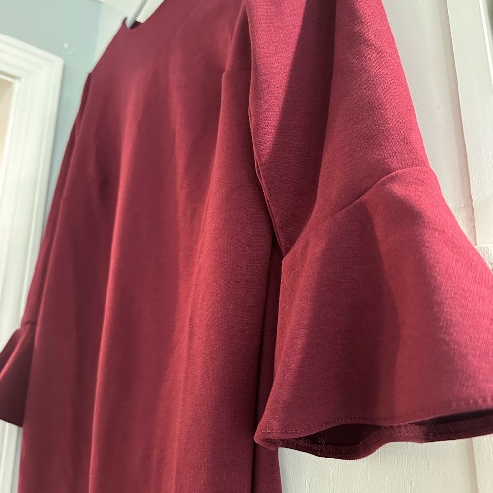 Maroon dress with 3/4 sleeve and midi/above knee length